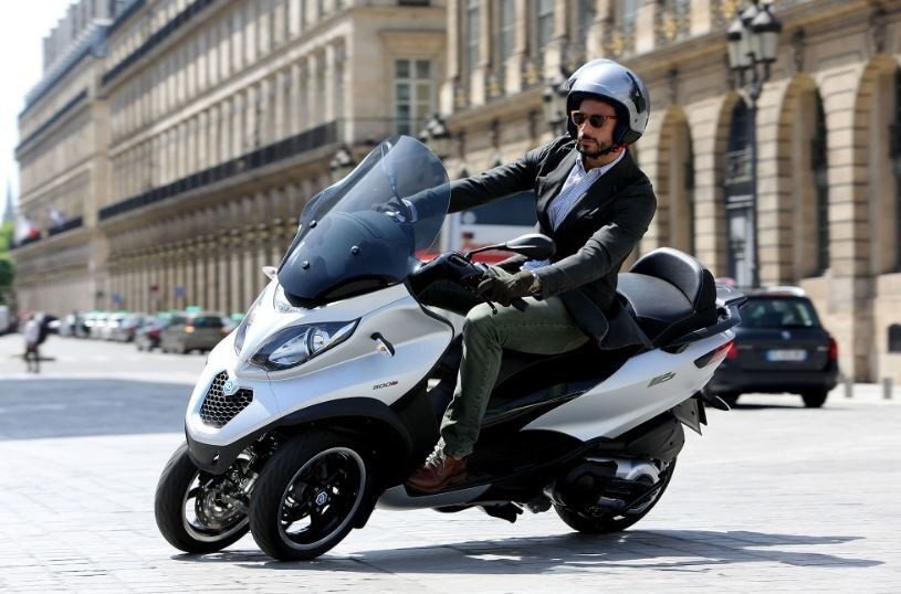 trójkołowiec dla każdego z kat. B powyżej 125cm mężczyzna na trójkołowcu